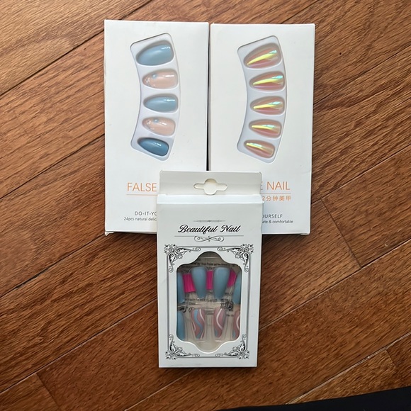 False Nail Bundle - Picture 1 of 1